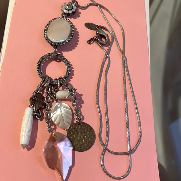 LIZ PALACIOS Jewelry - LIZ PALACIOS LEAF AND FLOWER CRYSTAL CHARM NECKLACE.